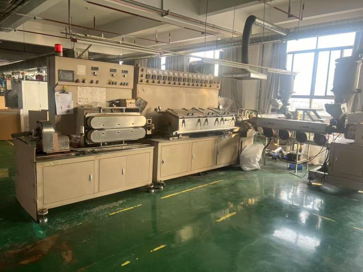 塑料软管定制生产车间