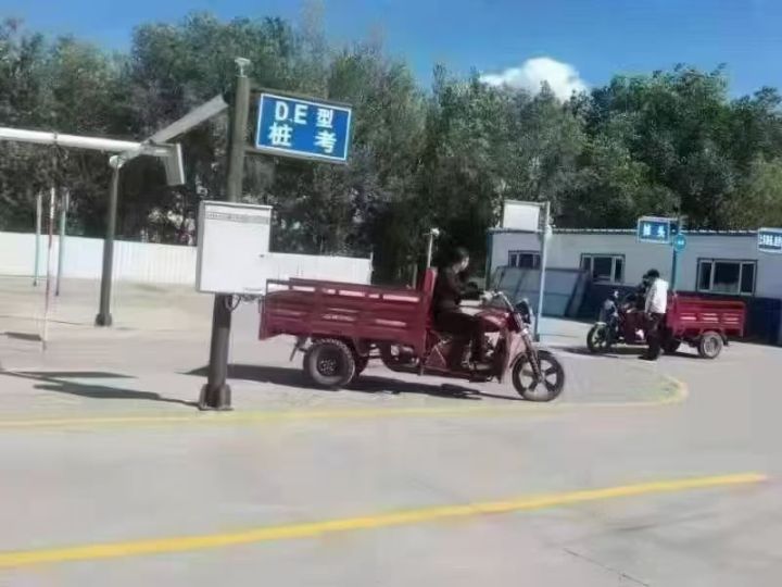 锦通驾校自建科目二考场实景,学员日常训练即考试场景