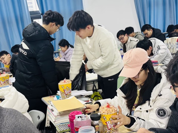 弘博宿舍与学习生活场景