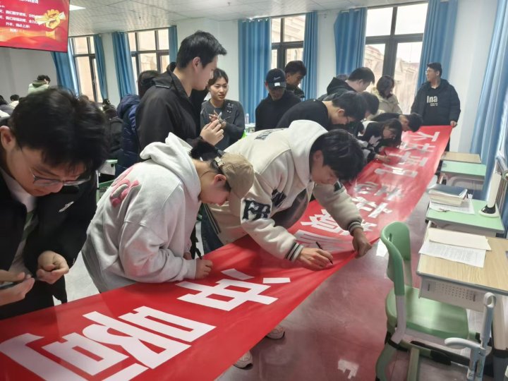 弘博教育学生学习场景