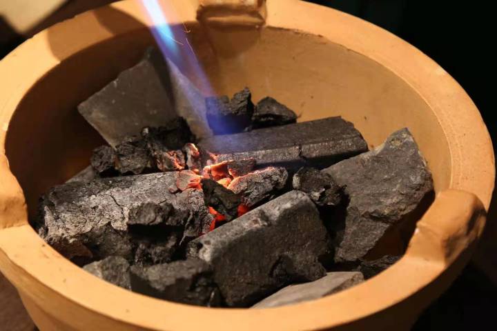 监控灯具在智能家居中的应用场景示意图
