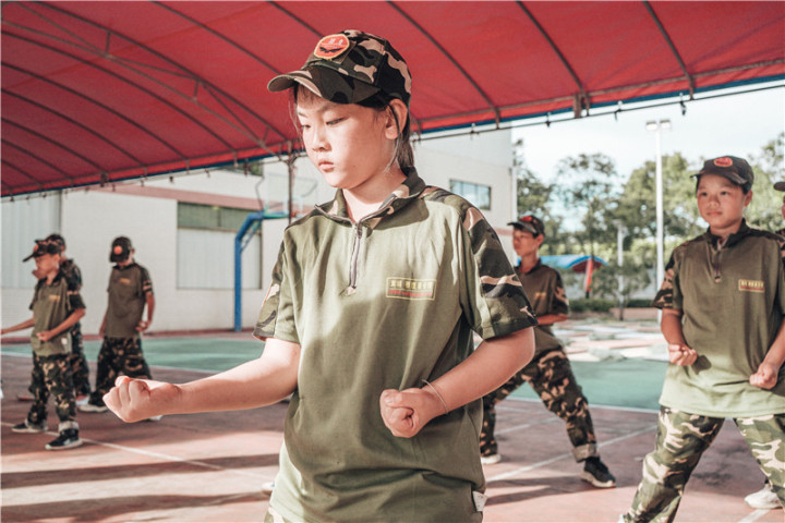夏令营学员拓展活动