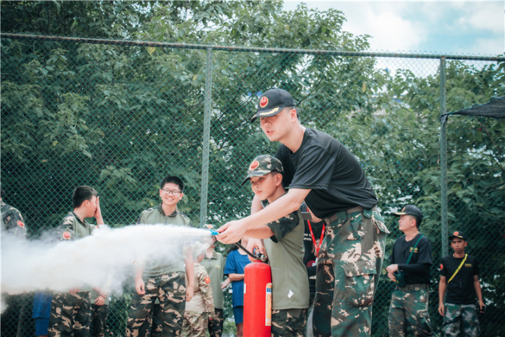 穗鹰夏令营学员队列训练