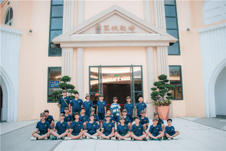 穗鹰夏令营军事训练场景