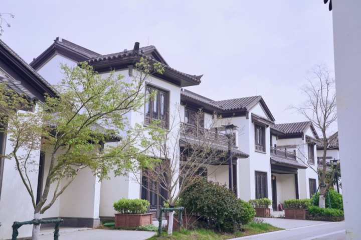 仿古铝制门窗安装效果