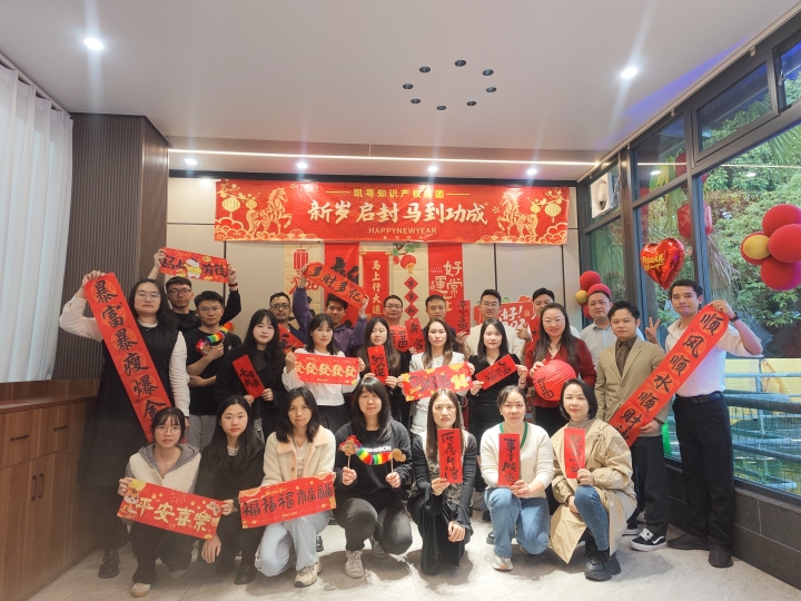证书与办公环境展示