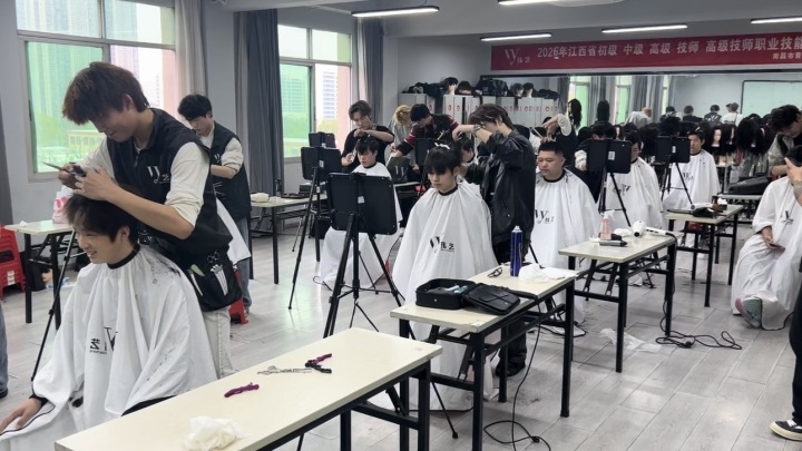 南昌玮艺校内考证实操现场