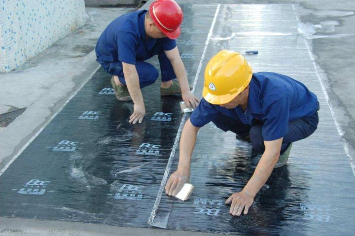 防水材料环保检测与施工规范示意图