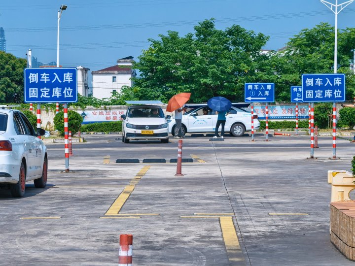 义东驾校花园式场地全景