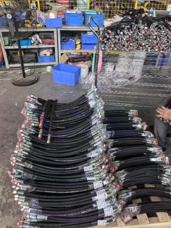 全套液压附件及成品仓库实拍