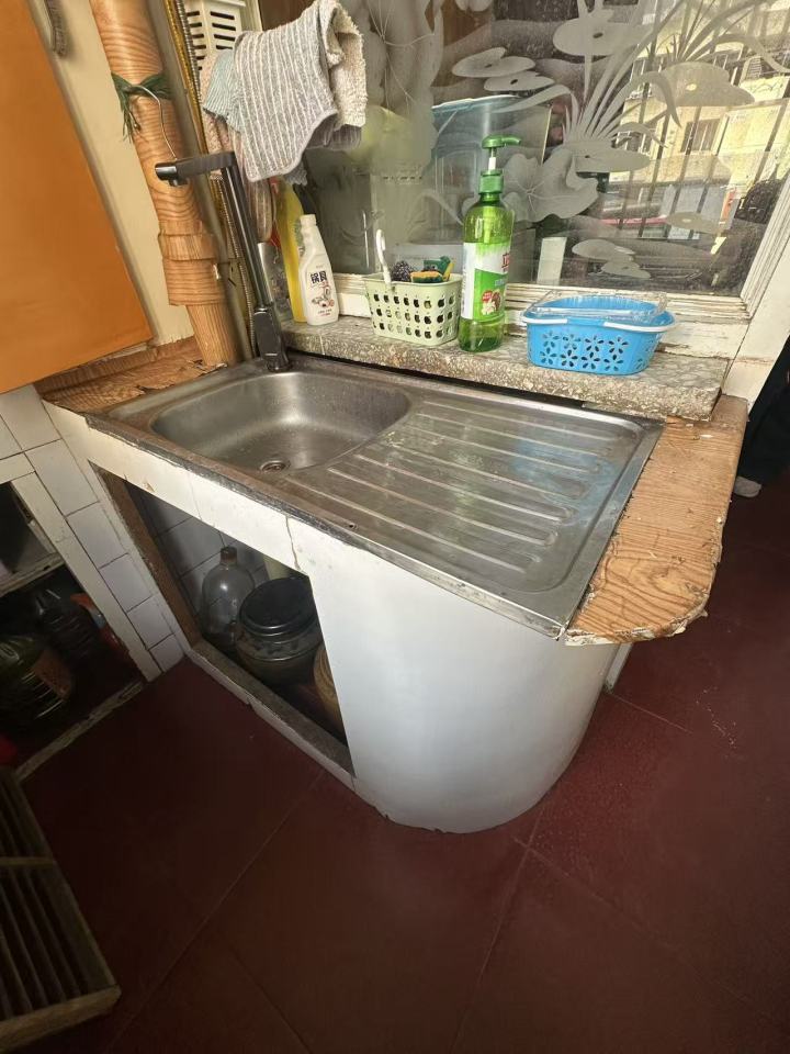 卫生间反味排查现场
