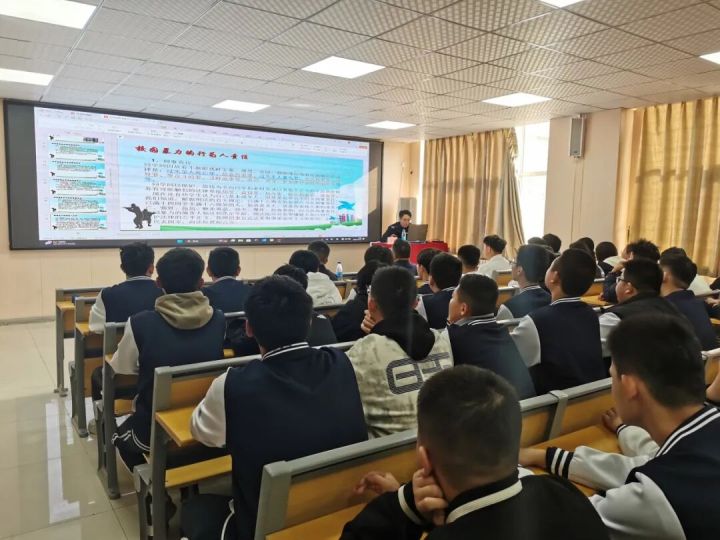 春山技工学校智慧教室和实训场景