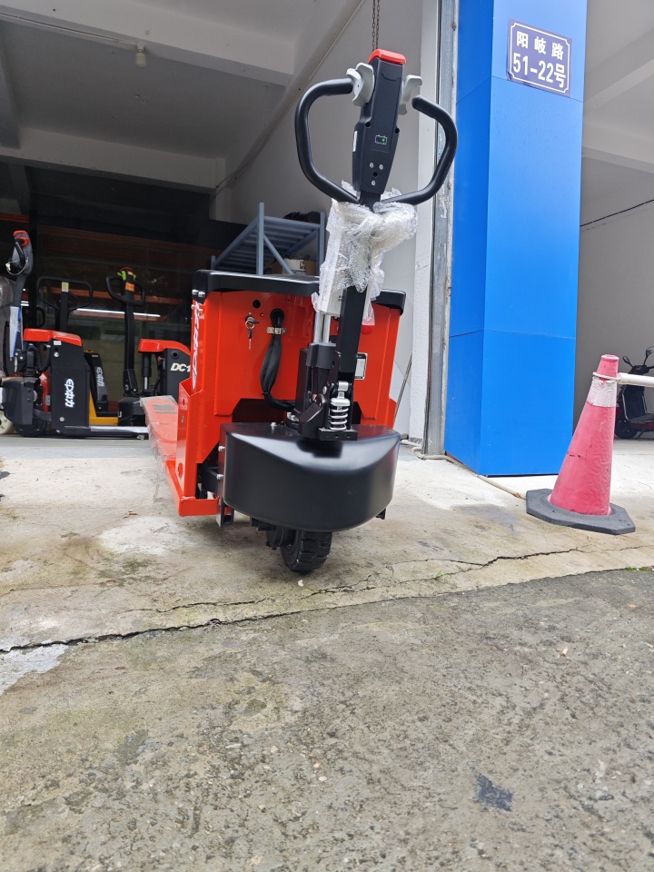 新一特叉车10.jpg