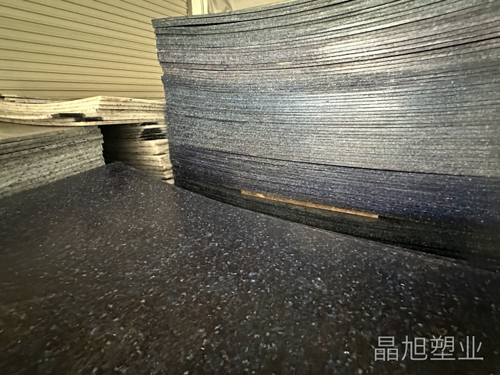 晶旭车厢滑板仓库实景