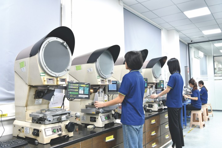4、投影仪.jpg