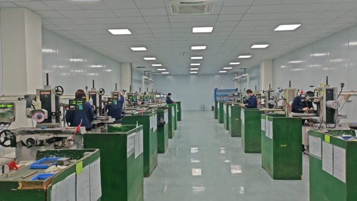 塑模研模车间.jpg