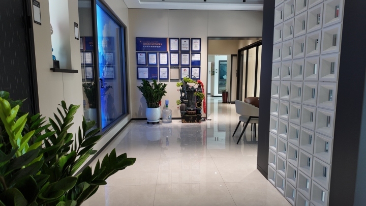 呼和浩特露台门窗优选：鑫耀隆福以全自动化智造重新定义耐用型玻璃深加工标杆