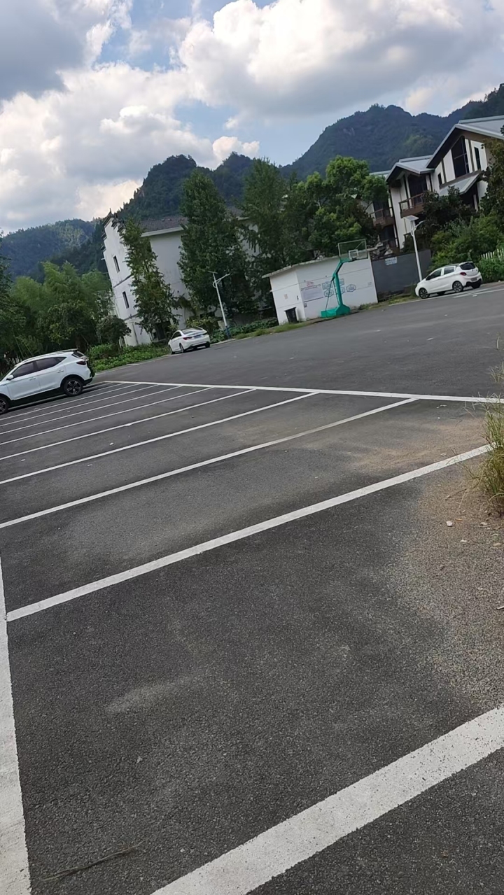 停车场.jpg