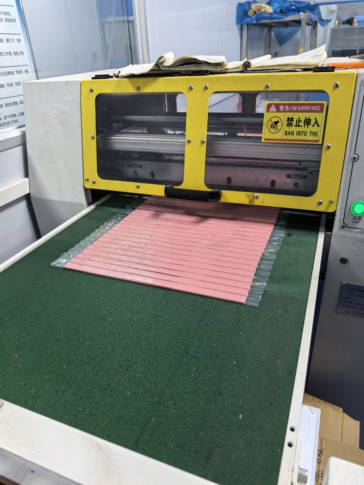 2026年10月揭秘中山源头工厂:如何打造高性价比的厨房硅胶用品定制方案